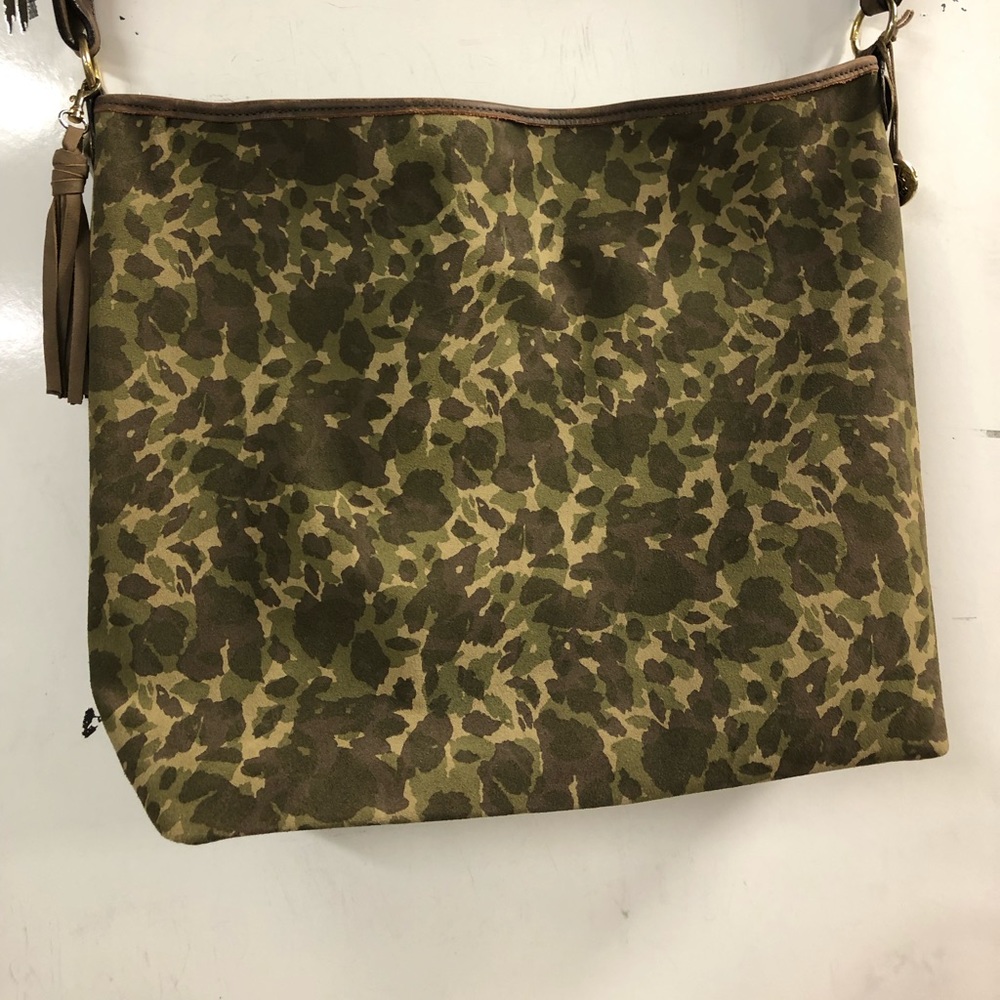 Double J.Saddlery Tote

Smoke Free Home..
